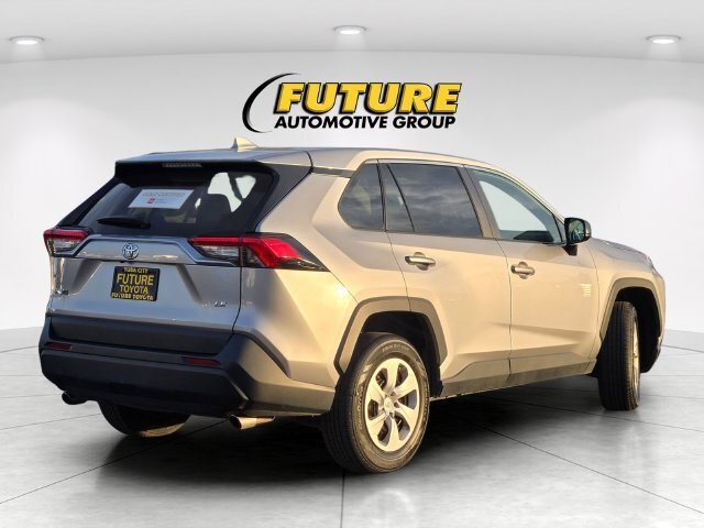 Certified 2025 Toyota RAV4 LE FWD image 5