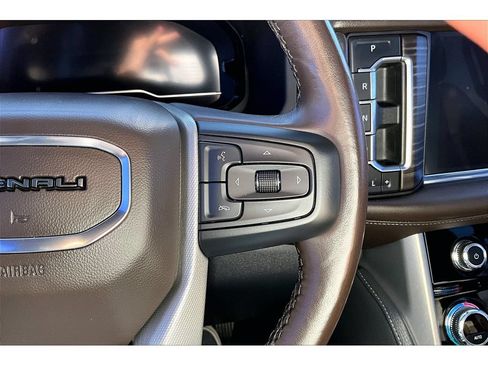 Used 2022 GMC Yukon XL Denali AWD/4WD image 12