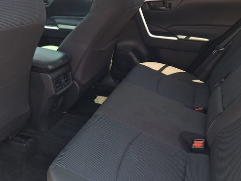 Used 2022 Toyota RAV4 LE AWD/4WD image 12