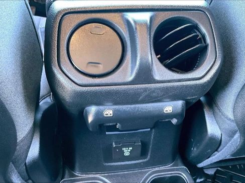 Used 2024 Jeep Wrangler Unlimited Rubicon AWD/4WD image 33