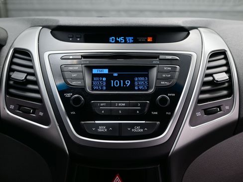 Used 2015 Hyundai Elantra SE FWD image 16