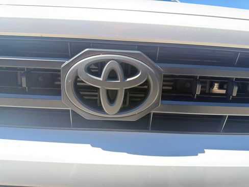 Used 2025 Toyota 4Runner SR5 AWD/4WD image 22