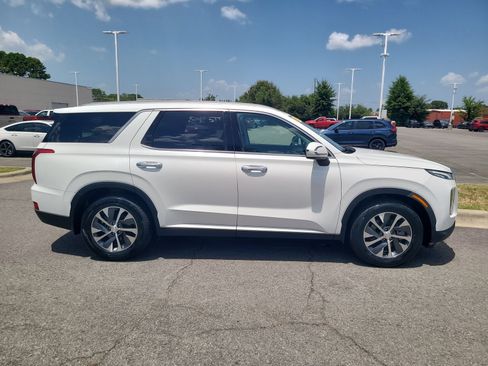 Used 2022 Hyundai Palisade SEL FWD image 2
