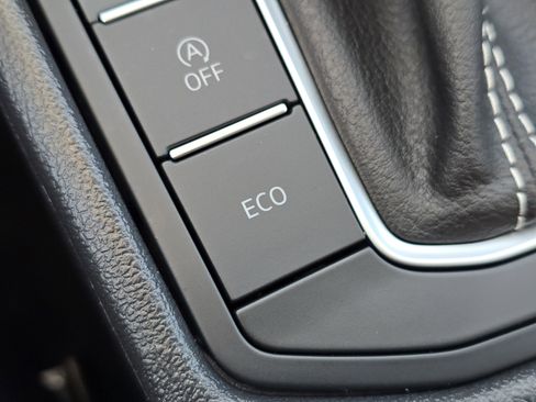 Certified 2023 Volkswagen Jetta SE w/ Panoramic Sunroof Package image 26