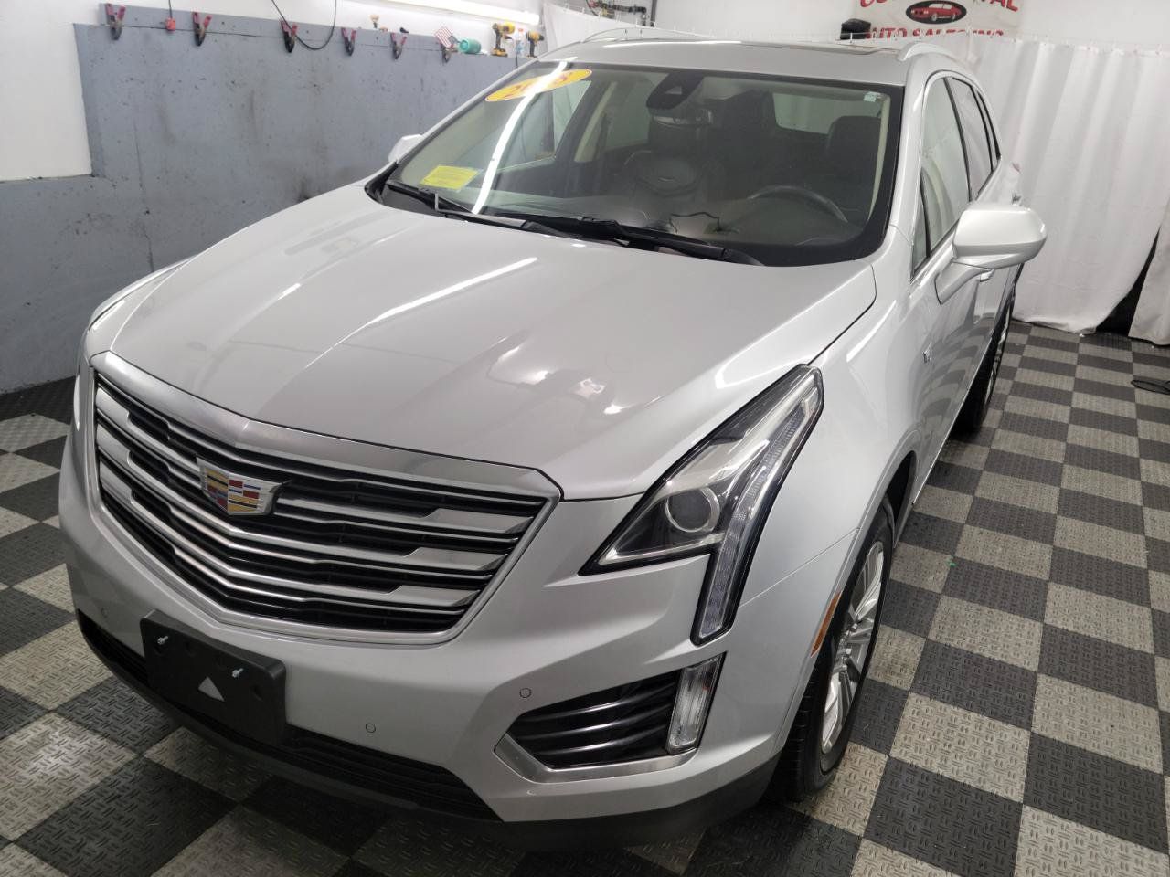 Used 2018 Cadillac XT5 Luxury w/ Driver Awareness Package AWD/4WD image 12