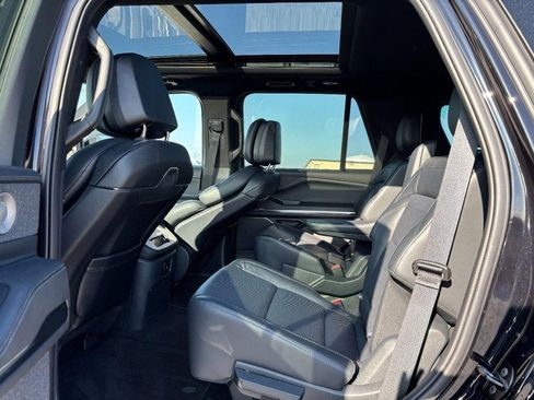 New 2025 Lincoln Navigator Reserve w/ Jet Appearance Package image 11
