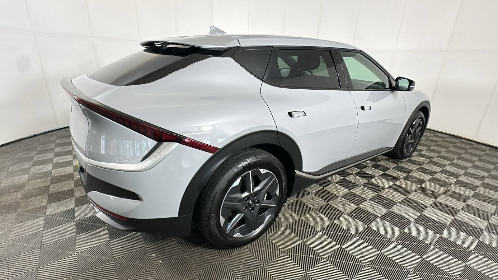 Used 2025 Kia EV6 Light AWD/4WD image 3