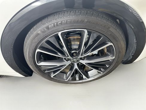 Used 2025 Toyota Prius XLE FWD image 11