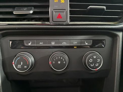 Used 2022 Volkswagen Taos SE image 27