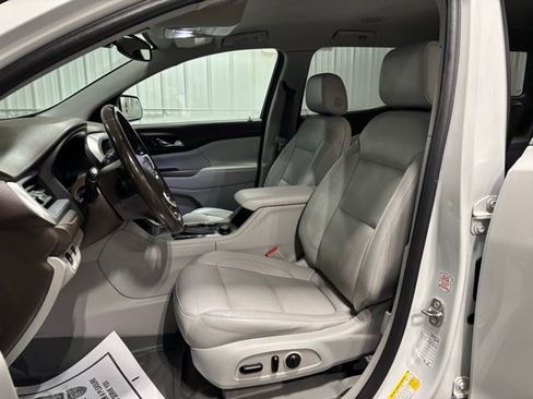 Used 2019 GMC Acadia SLT image 16