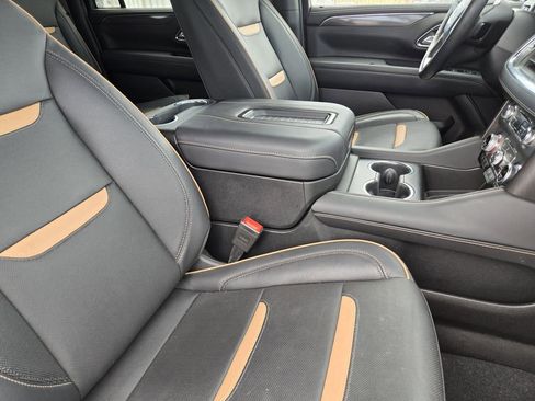 Used 2024 GMC Yukon XL AT4 w/ Technology Package image 8