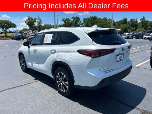 Used 2022 Toyota Highlander XLE FWD image 18