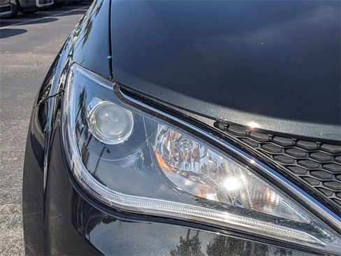 Used 2020 Chrysler Pacifica Touring-L Plus image 8