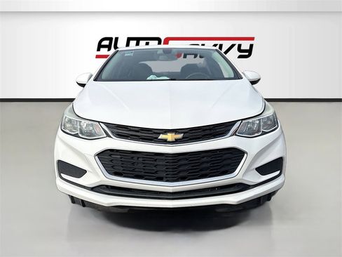 Used 2018 Chevrolet Cruze LS image 2