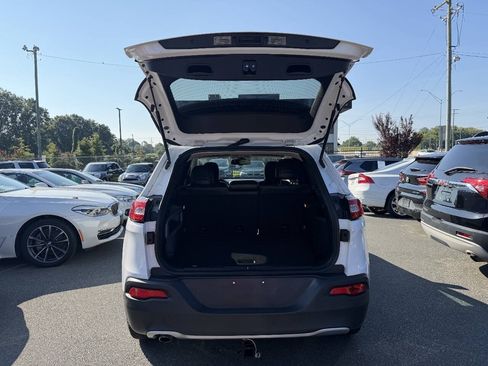 Used 2017 Jeep Cherokee Limited AWD/4WD image 10
