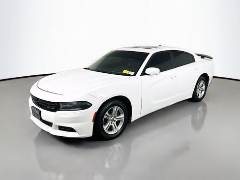 Used 2019 Dodge Charger SXT w/ Leather Interior Group image 3