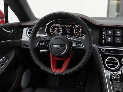Used 2024 Bentley Continental GT image 10