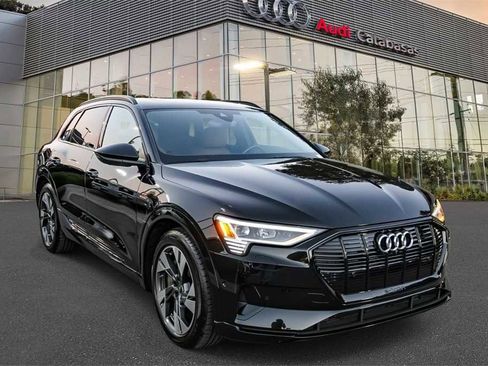 Used 2022 Audi e-tron Premium w/ Convenience Plus Package image 5