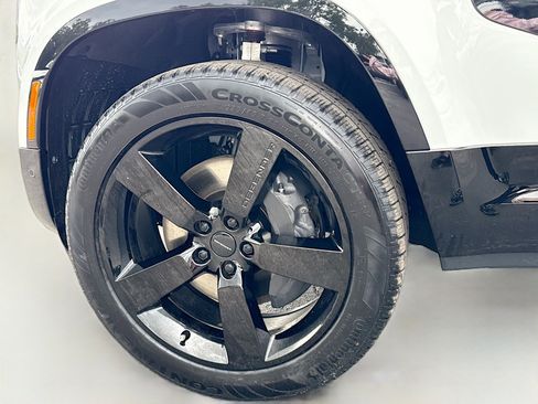 New 2026 Land Rover Defender 110 X-Dynamic SE AWD/4WD image 42
