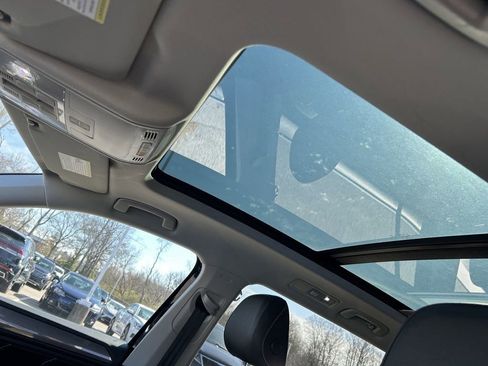 Certified 2023 Volkswagen Tiguan SE w/ Panoramic Sunroof Package AWD/4WD image 23