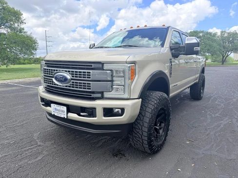 Used 2018 Ford F250 Platinum w/ Platinum Ultimate Package AWD/4WD image 3