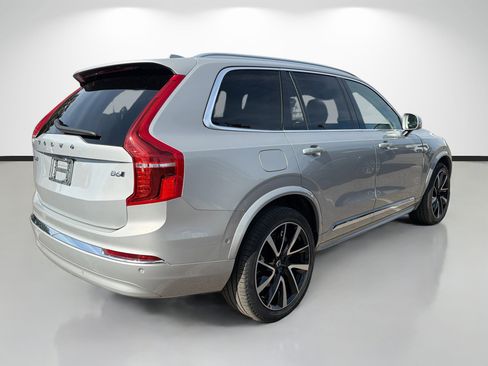 Used 2023 Volvo XC90 B6 Plus image 3