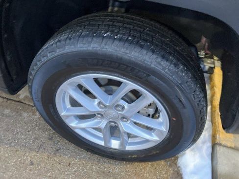 Used 2023 Jeep Grand Cherokee Laredo X image 25