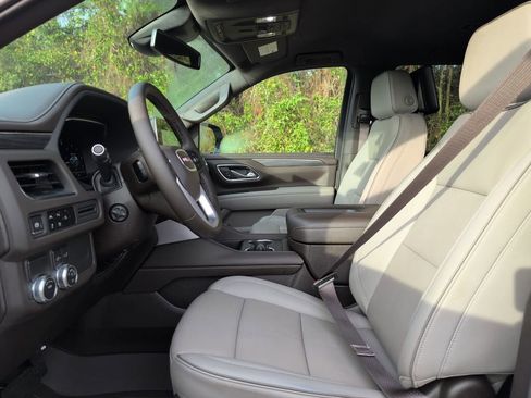 Certified 2024 GMC Yukon SLT w/ SLT Luxury Package image 14