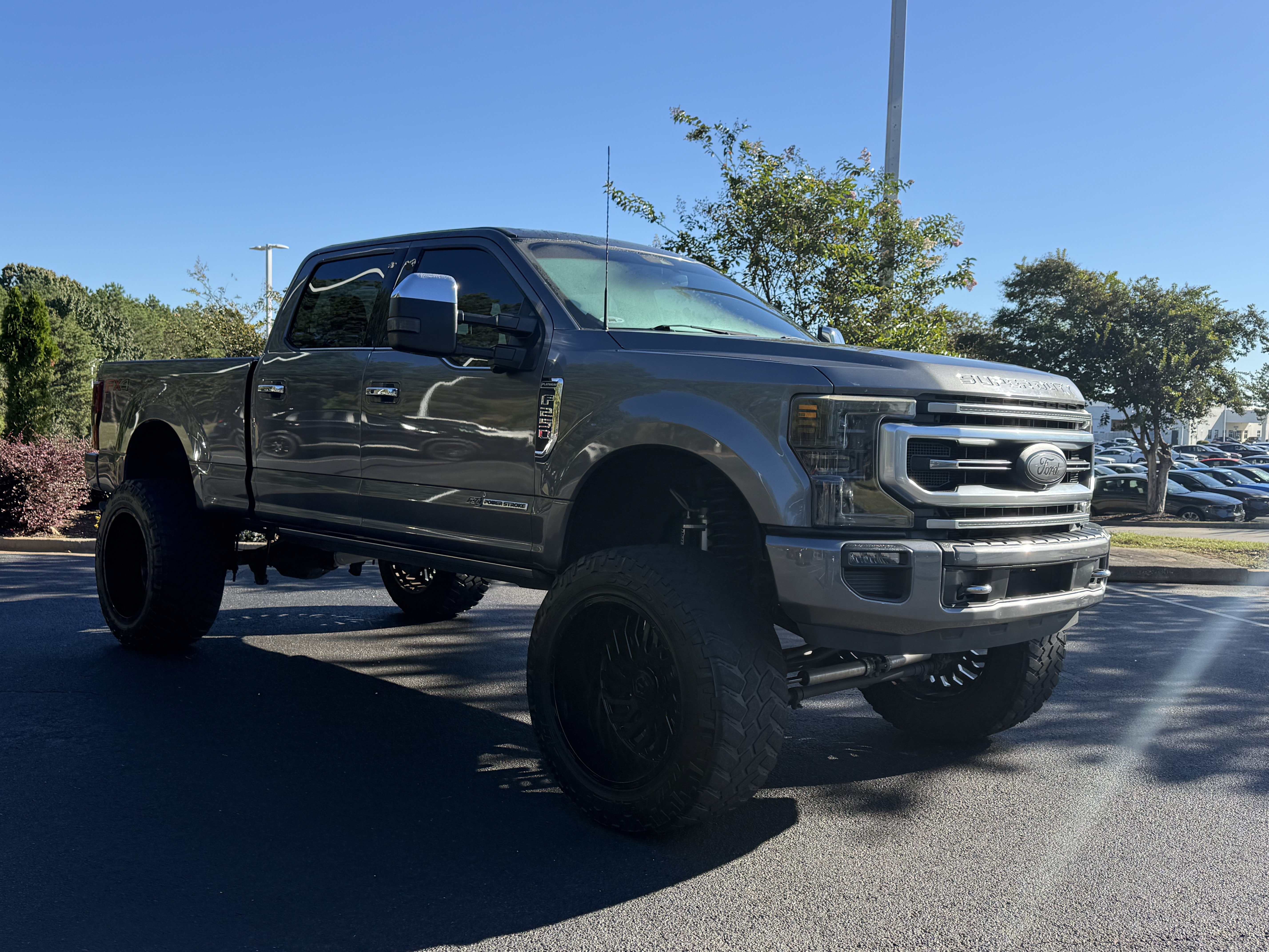 Used 2022 Ford F250 Platinum w/ FX4 Off-Road Package AWD/4WD image 2