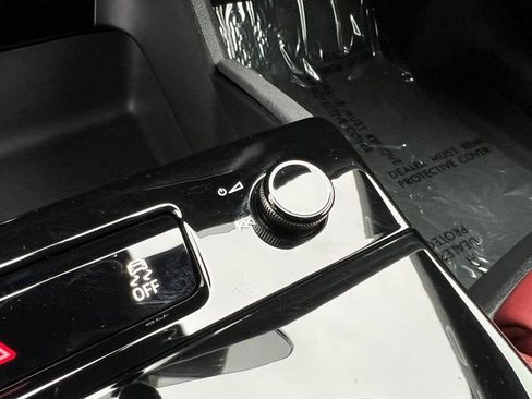 Certified 2025 Audi S6 e-tron Prestige w/ 21" Black Optic Package image 33