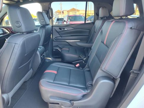 New 2026 Chevrolet Traverse RS image 7