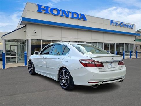 Used 2016 Honda Accord Touring image 6