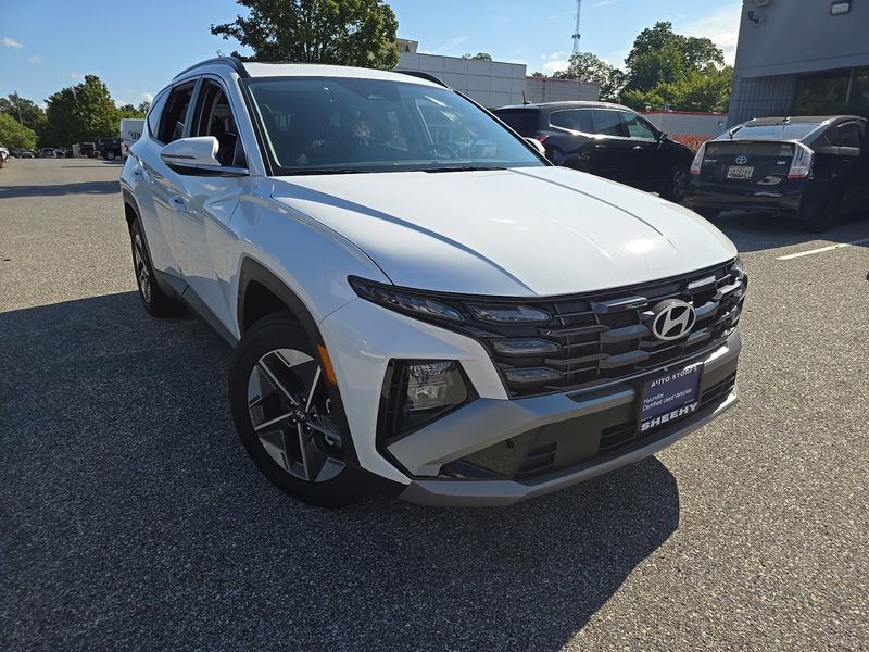 Certified 2025 Hyundai Tucson SEL image 1