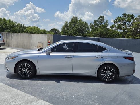 Used 2025 Lexus ES 300h w/ Premium Package FWD image 2