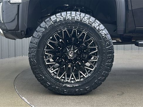 Used 2025 GMC Sierra 3500 Denali w/ Denali Reserve Package image 9