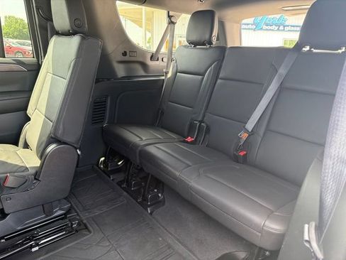 Used 2024 Chevrolet Suburban Z71 w/ Luxury Package AWD/4WD image 28
