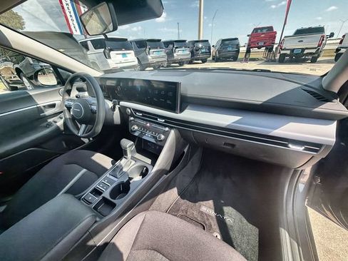 Used 2025 Hyundai Sonata SE FWD image 27