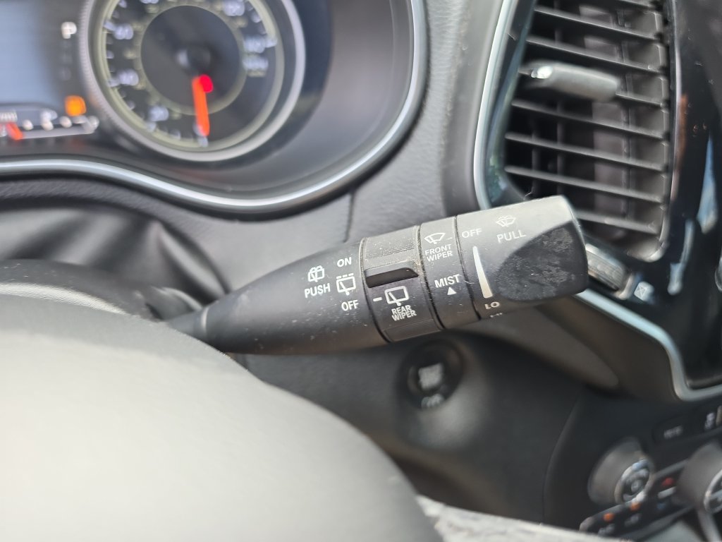 Used 2019 Jeep Cherokee Limited FWD image 25