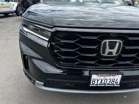 Used 2025 Honda Pilot TrailSport image 4