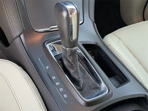 Used 2014 Lincoln MKS image 16