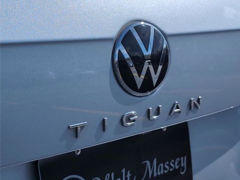 Used 2023 Volkswagen Tiguan SE R-Line image 10