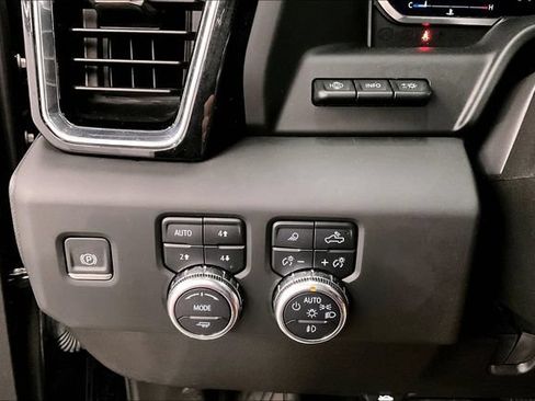 Used 2024 GMC Sierra 2500 Denali w/ Technology Package AWD/4WD image 40
