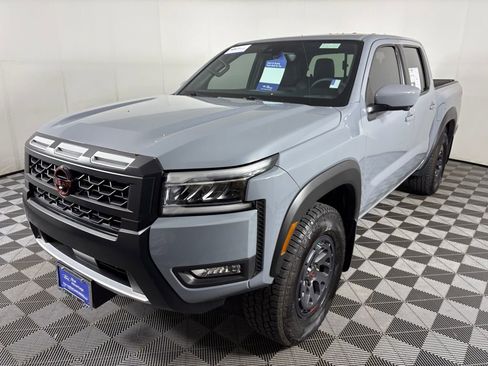 Used 2025 Nissan Frontier PRO-4X w/ Pro Premium Package image 3