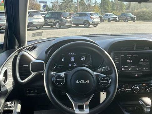 Used 2023 Kia Soul LX w/ Option Group 015 FWD image 10