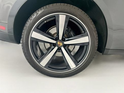 Certified 2025 Porsche Macan AWD/4WD image 32