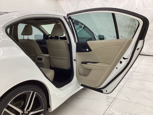 Used 2016 Honda Accord Touring image 23
