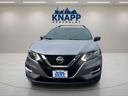 Used 2022 Nissan Rogue Sport SL FWD image 2