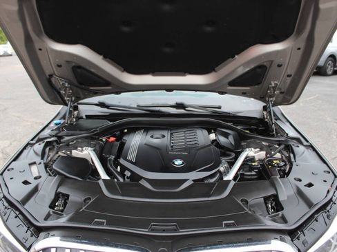 Used 2022 BMW 740i xDrive AWD/4WD image 8