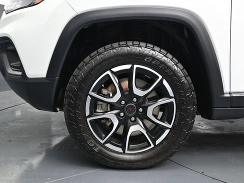 Used 2025 Jeep Compass Trailhawk AWD/4WD image 16