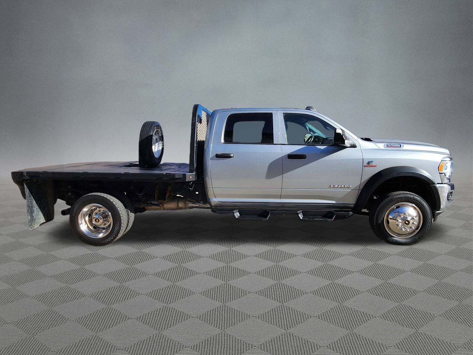 Used 2022 RAM 5500 Tradesman w/ Chrome Appearance Group AWD/4WD image 4